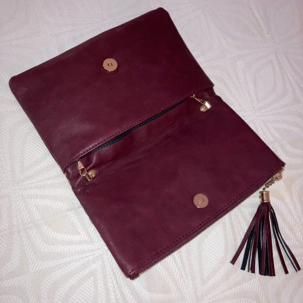 🔥HP🔥 AMETHYST CLUTCH BAG/  EMBROIDERED GEOMETRIC DETAIL & GOLD CHAIN STRAP - Picture 4 of 8